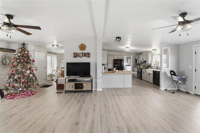 21821 E 1390 Road, Hobart, OK 73651