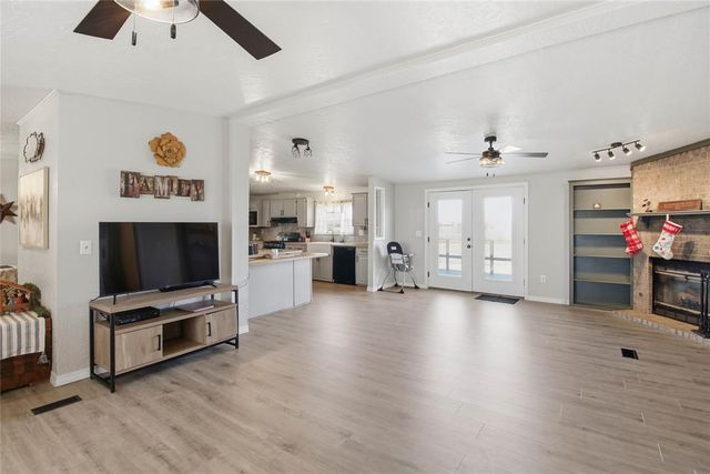 21821 E 1390 Road, Hobart, OK 73651