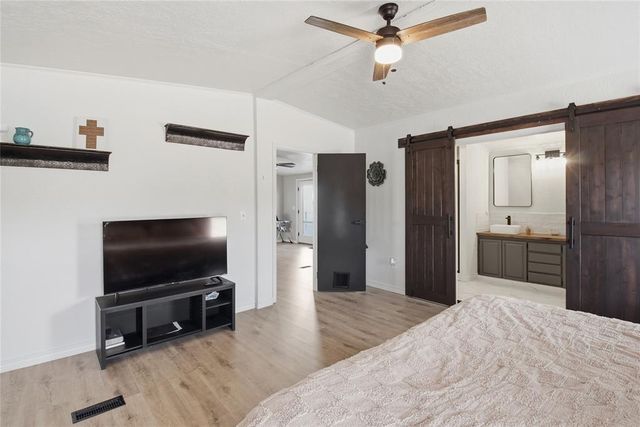 21821 E 1390 Road, Hobart, OK 73651