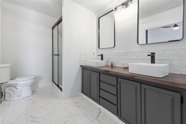 21821 E 1390 Road, Hobart, OK 73651