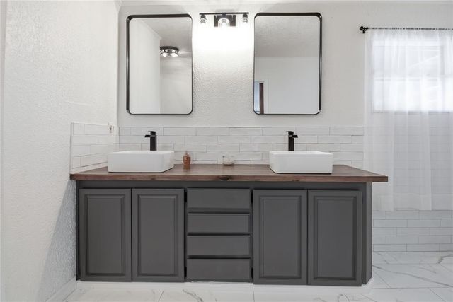 21821 E 1390 Road, Hobart, OK 73651