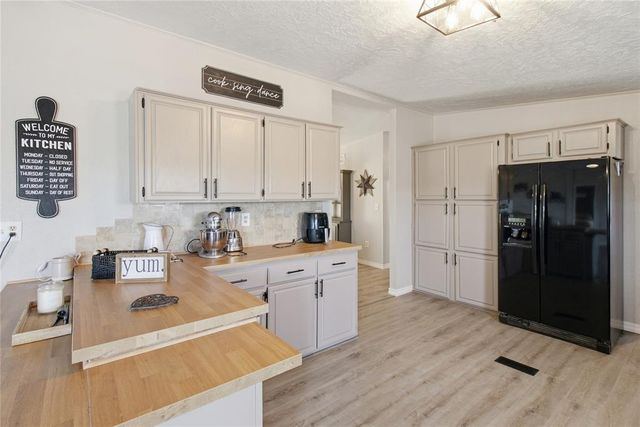 21821 E 1390 Road, Hobart, OK 73651