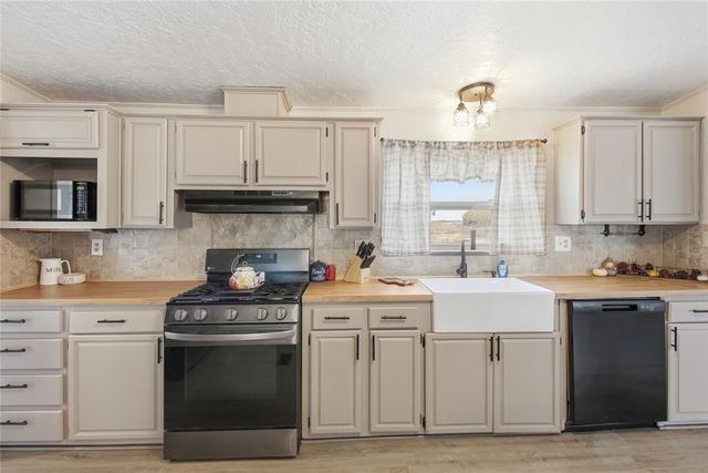 21821 E 1390 Road, Hobart, OK 73651