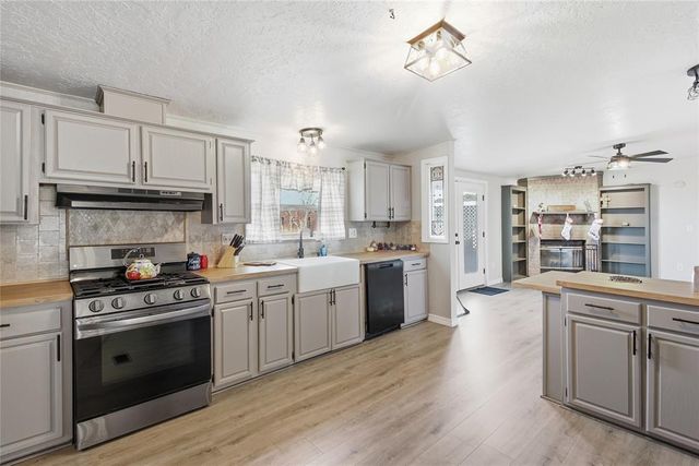 21821 E 1390 Road, Hobart, OK 73651