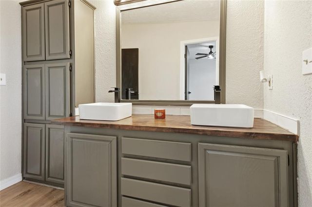 21821 E 1390 Road, Hobart, OK 73651