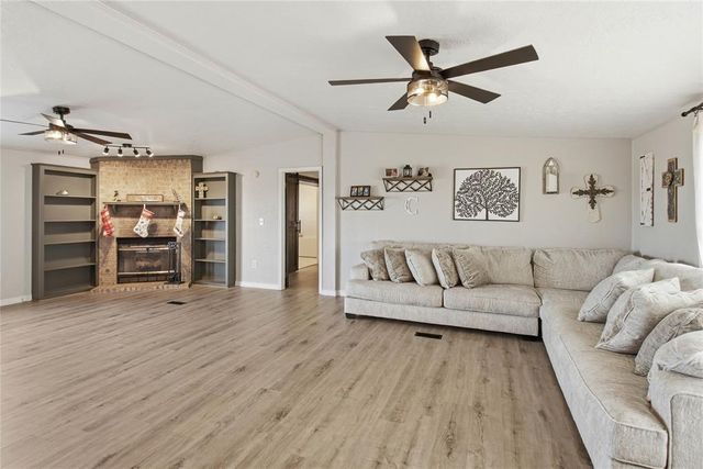 21821 E 1390 Road, Hobart, OK 73651