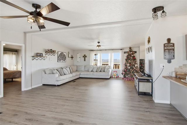 21821 E 1390 Road, Hobart, OK 73651