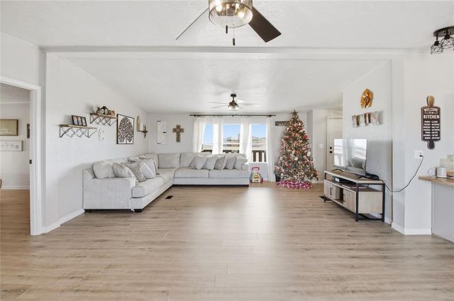 21821 E 1390 Road, Hobart, OK 73651