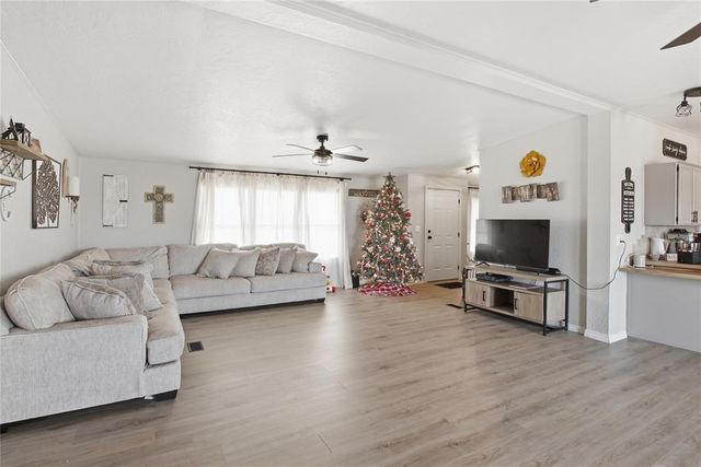 21821 E 1390 Road, Hobart, OK 73651