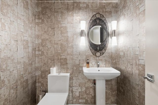 161 E Chicago Avenue 26B, Chicago, IL 60611