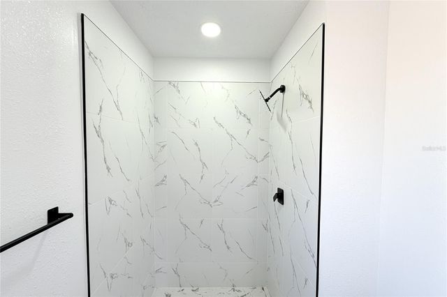 10418 N OKLAWAHA AVENUE, Tampa, FL 33617