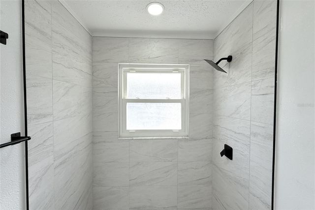 10418 N OKLAWAHA AVENUE, Tampa, FL 33617