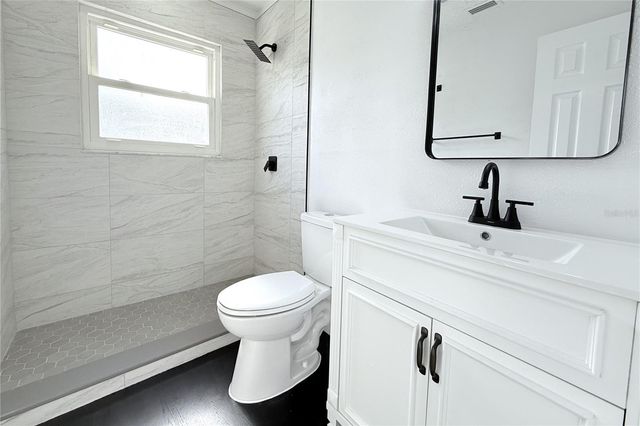 10418 N OKLAWAHA AVENUE, Tampa, FL 33617