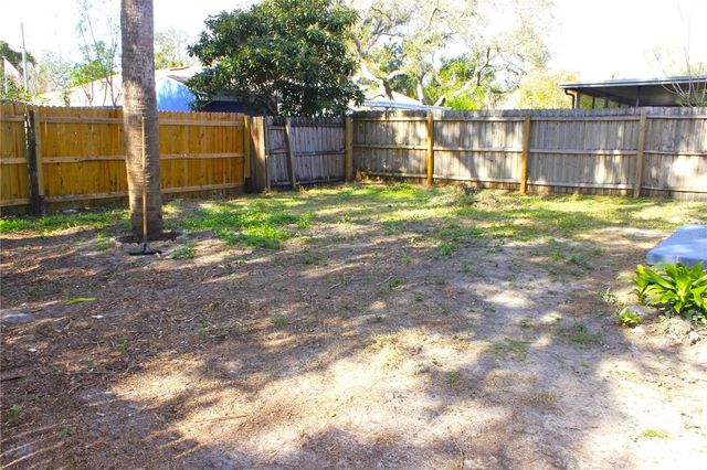 10418 N OKLAWAHA AVENUE, Tampa, FL 33617