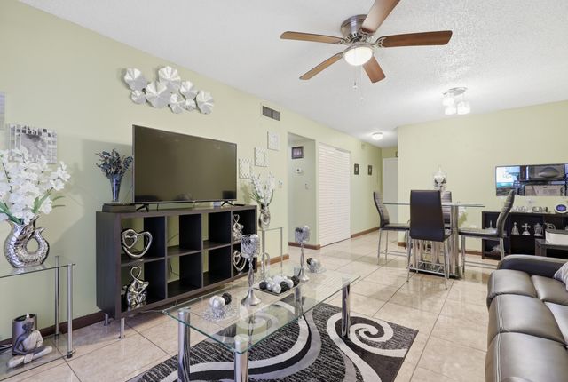 6074 Forest Hill Boulevard 101, West Palm Beach, FL 33415
