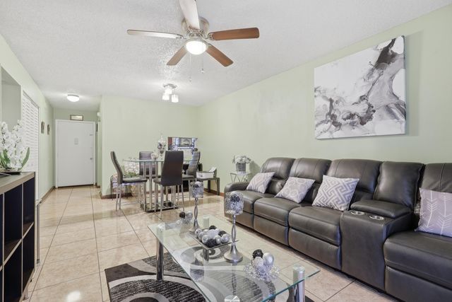 6074 Forest Hill Boulevard 101, West Palm Beach, FL 33415