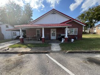 40 S Pleasant St, Decaturville, TN 38329