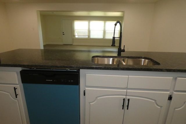 1907 NW Great Plains Blvd, Lawton, OK 73505