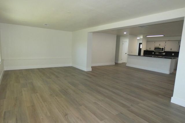 1907 NW Great Plains Blvd, Lawton, OK 73505