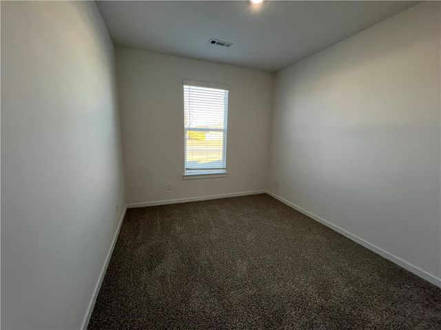 7004 E Sugarloaf Street, Siloam Springs, AR 72761