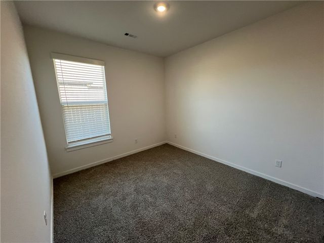 7004 E Sugarloaf Street, Siloam Springs, AR 72761