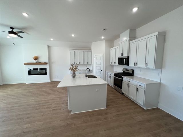 7004 E Sugarloaf Street, Siloam Springs, AR 72761