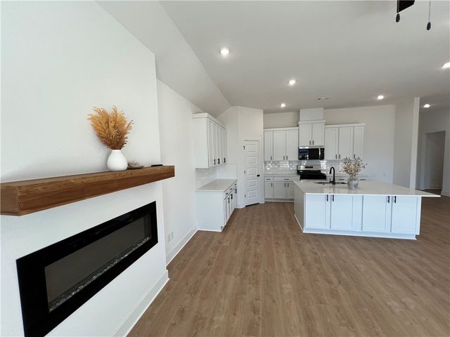 7004 E Sugarloaf Street, Siloam Springs, AR 72761