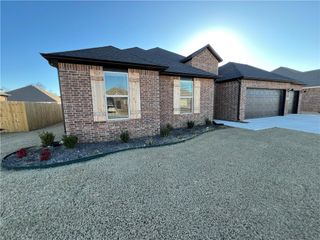 7004 E Sugarloaf Street, Siloam Springs, AR 72761