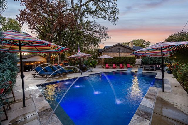 2001 Oak Bluff Drive, Arlington, TX 76006