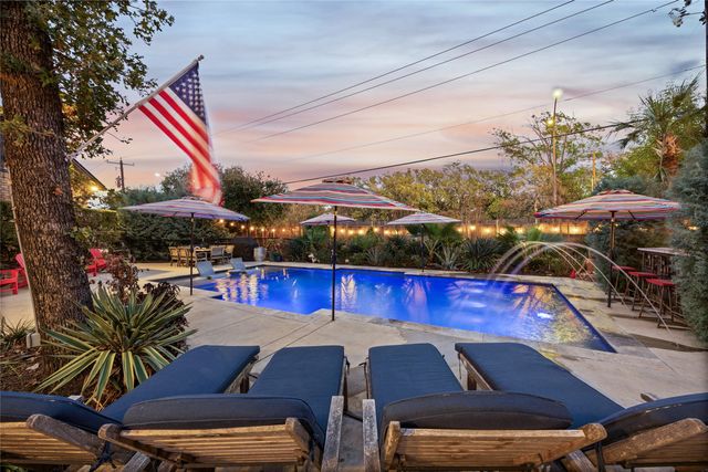 2001 Oak Bluff Drive, Arlington, TX 76006