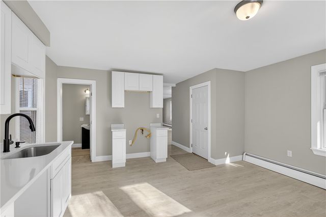 5 Valley Street, Lincoln, RI 02838