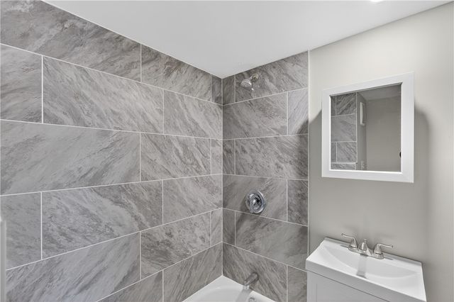 5 Valley Street, Lincoln, RI 02838