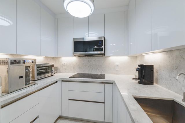 1980 S Ocean Dr 11K, Hallandale Beach, FL 33009