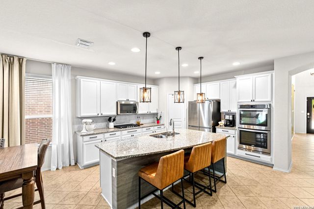10707 Desert Rock, Helotes, TX 78023