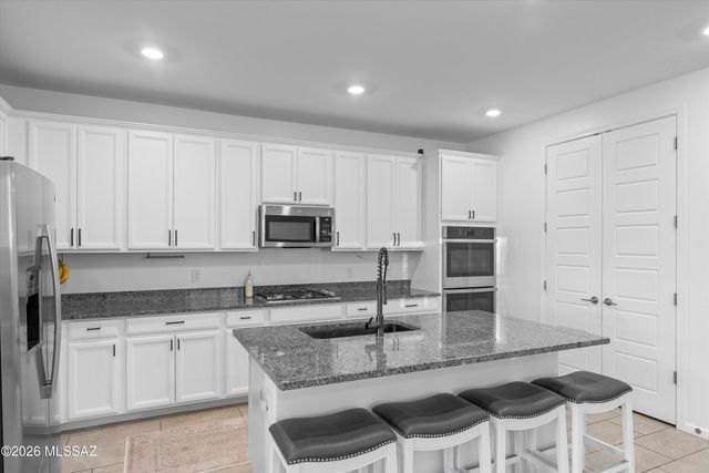 8166 S Soltero Mine Drive, Tucson, AZ 85747