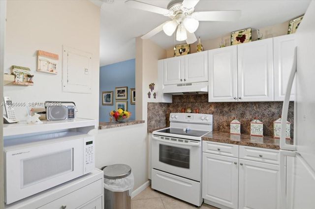 9850 Sunrise Lakes Blvd 305, Sunrise, FL 33322