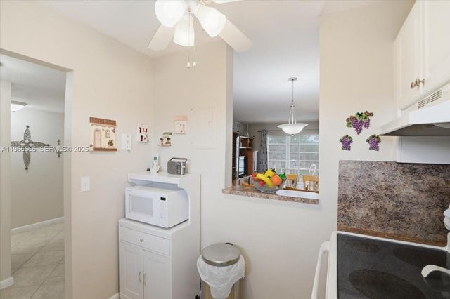 9850 Sunrise Lakes Blvd 305, Sunrise, FL 33322