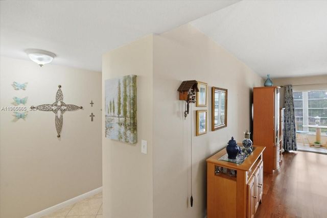 9850 Sunrise Lakes Blvd 305, Sunrise, FL 33322