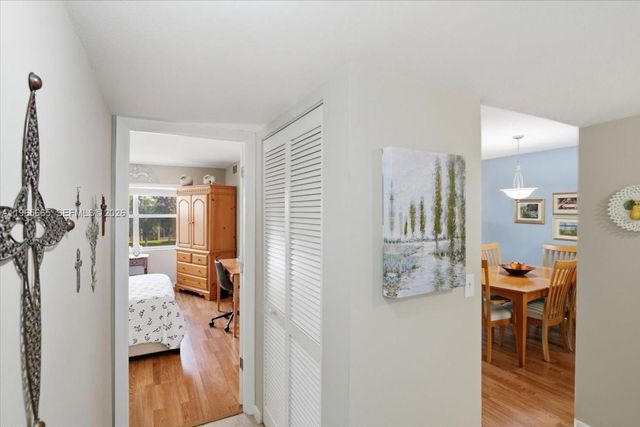 9850 Sunrise Lakes Blvd 305, Sunrise, FL 33322