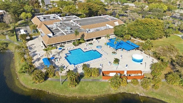 9850 Sunrise Lakes Blvd 305, Sunrise, FL 33322