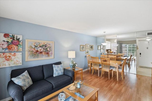 9850 Sunrise Lakes Blvd 305, Sunrise, FL 33322