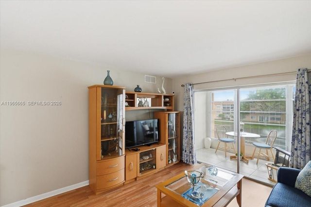 9850 Sunrise Lakes Blvd 305, Sunrise, FL 33322