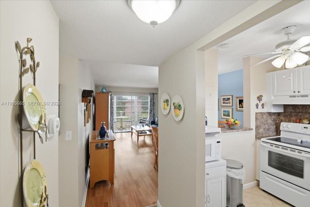 9850 Sunrise Lakes Blvd 305, Sunrise, FL 33322