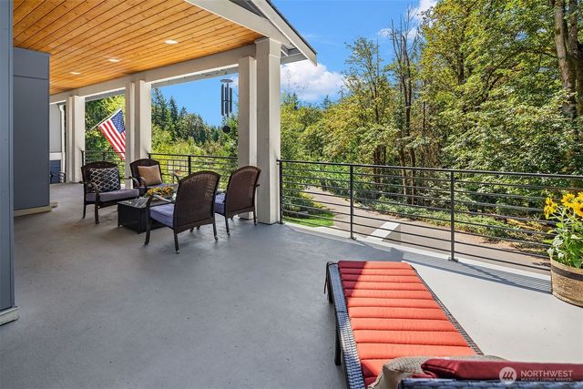 1090 218th Avenue NE, Sammamish, WA 98074