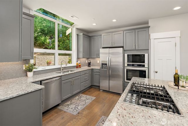 1090 218th Avenue NE, Sammamish, WA 98074