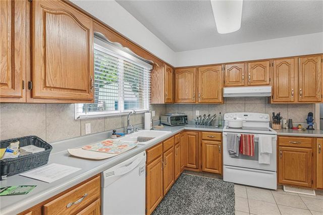 14121 E 39th Street S, Independence, MO 64055