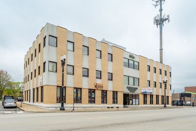 6650 N Northwest Highway, Chicago, IL 60631
