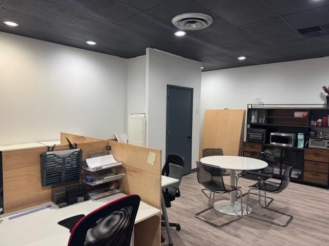 6650 N Northwest Highway, Chicago, IL 60631