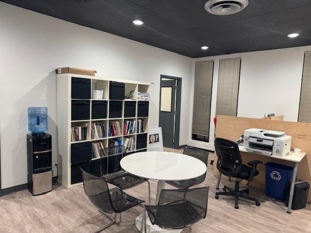 6650 N Northwest Highway, Chicago, IL 60631