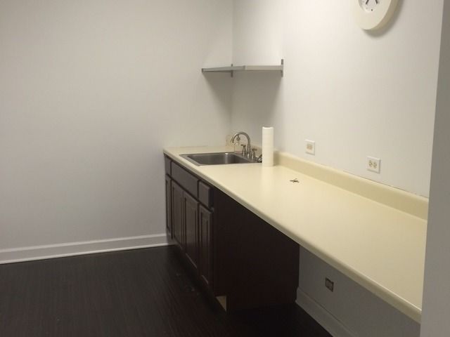6650 N Northwest Highway, Chicago, IL 60631